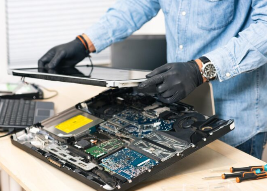 Desktop repair service Dubai for reliable computer support