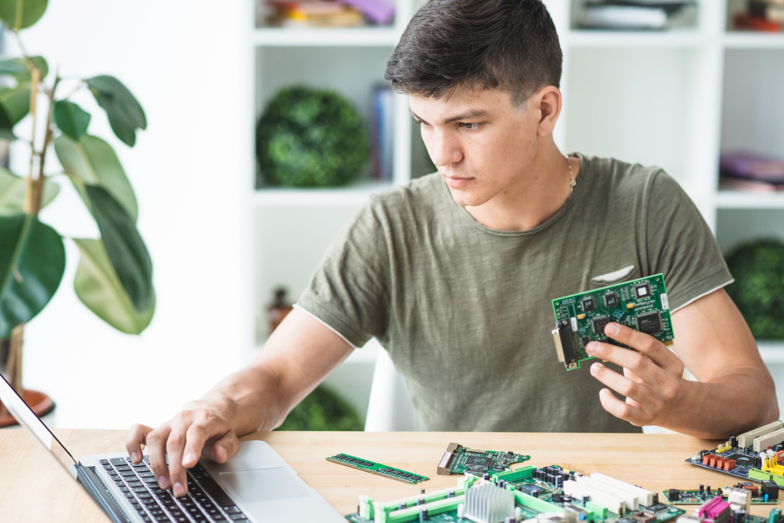 Electronics repair near Dubai - PCB and TV repair service technician